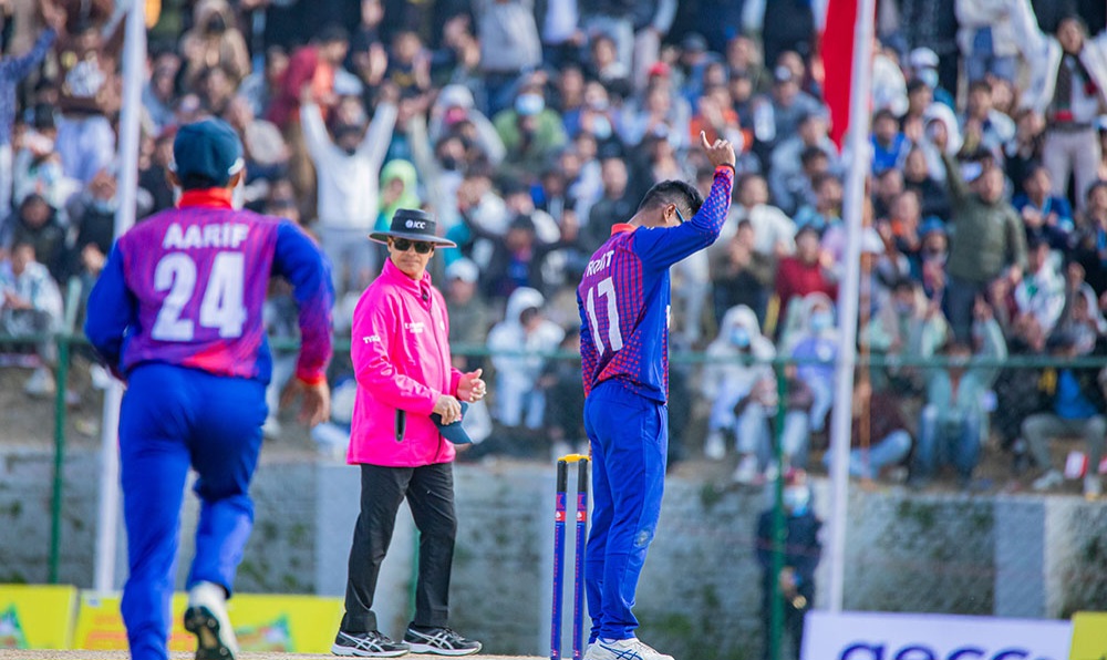 कप्तान रोहितले ४ विकेट लिँदै क्यानडाविरुद्ध नेपाललाई जिताए