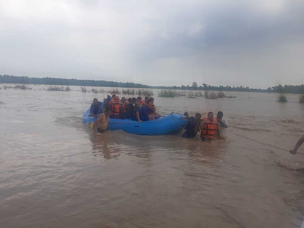 मोहना नदीमा अलपत्र परेकाहरुको सशस्त्र प्रहरीद्धारा सकुशल उद्धार