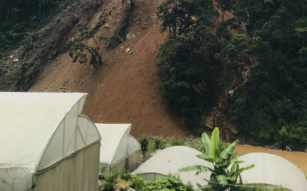 सुख्खा पहिरो खसेर इन्द्रावती नदीको बहावमा अवरोध, सतर्क रहन आग्रह