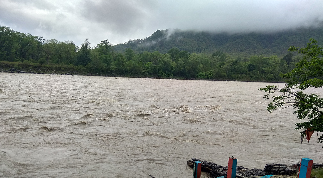 महाकाली नदीले २ किशोरलाई बगायो, एकको शव भेटियो